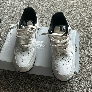 Air Force one black and white